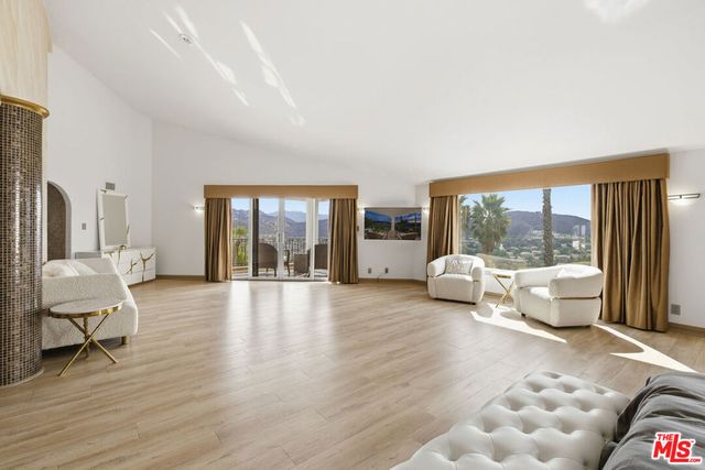 24366 La Masina Court, Calabasas, CA 91302