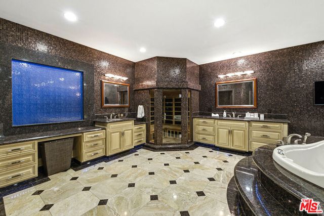 24366 La Masina Court, Calabasas, CA 91302