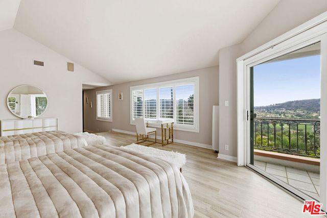 24366 La Masina Court, Calabasas, CA 91302