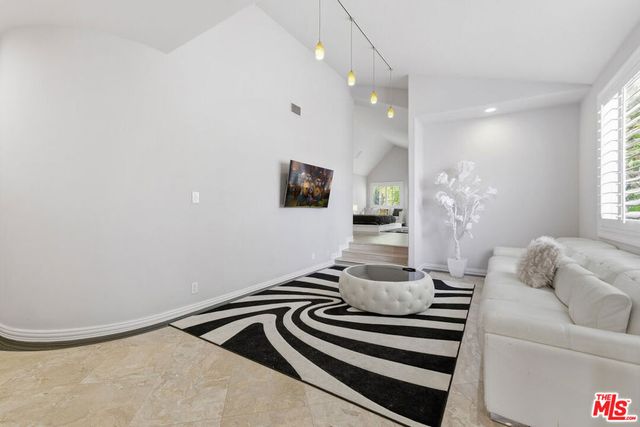 24366 La Masina Court, Calabasas, CA 91302