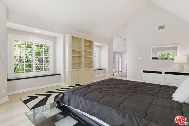 24366 La Masina Court, Calabasas, CA 91302