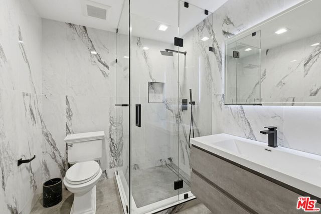 24366 La Masina Court, Calabasas, CA 91302