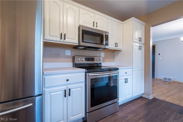 320 Justo Lane, Seven Hills, OH 44131