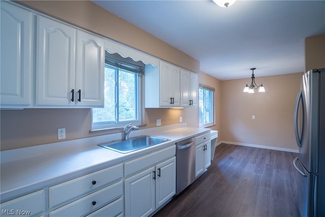 320 Justo Lane, Seven Hills, OH 44131