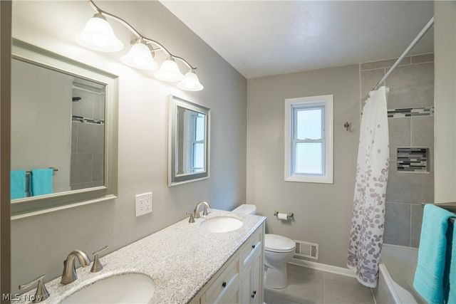 320 Justo Lane, Seven Hills, OH 44131