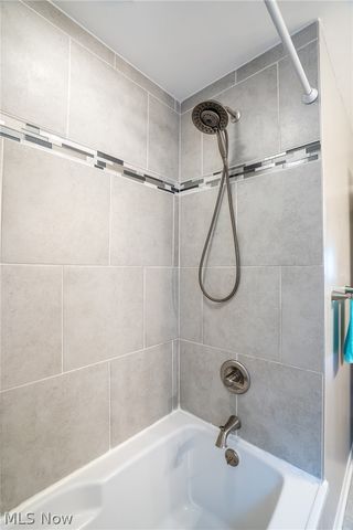 320 Justo Lane, Seven Hills, OH 44131