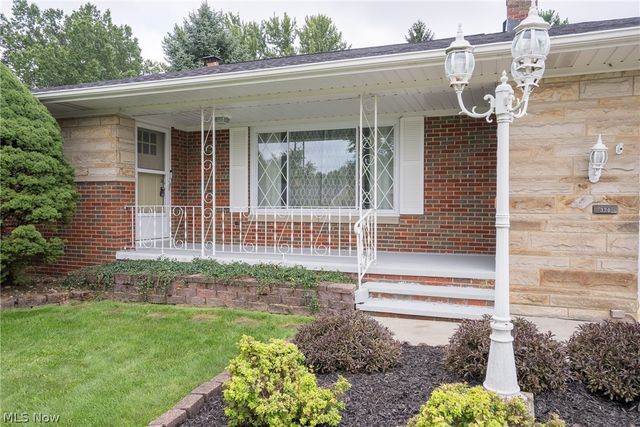 320 Justo Lane, Seven Hills, OH 44131