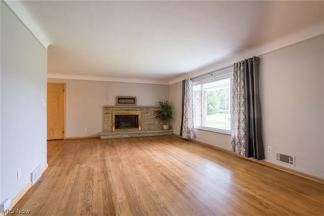 320 Justo Lane, Seven Hills, OH 44131