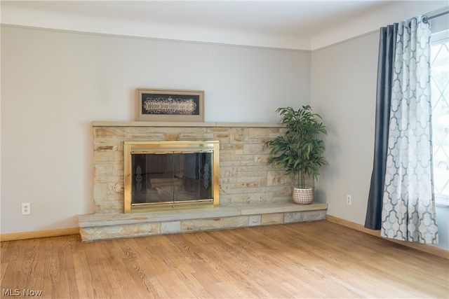 320 Justo Lane, Seven Hills, OH 44131