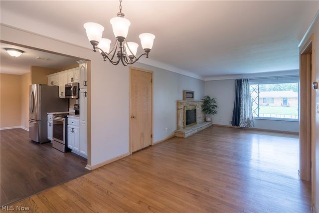 320 Justo Lane, Seven Hills, OH 44131