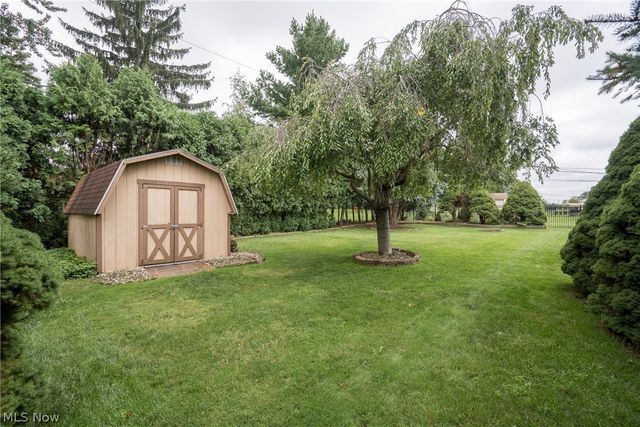 320 Justo Lane, Seven Hills, OH 44131