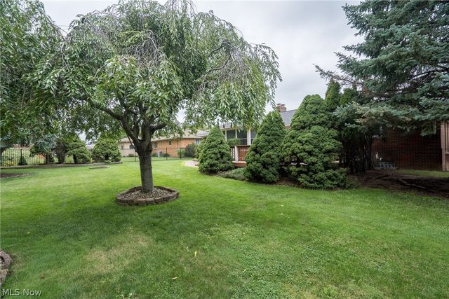 320 Justo Lane, Seven Hills, OH 44131