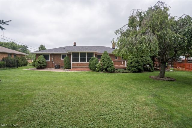 320 Justo Lane, Seven Hills, OH 44131
