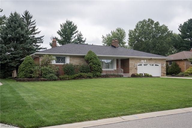 320 Justo Lane, Seven Hills, OH 44131