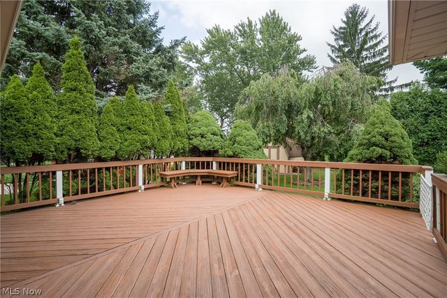 320 Justo Lane, Seven Hills, OH 44131