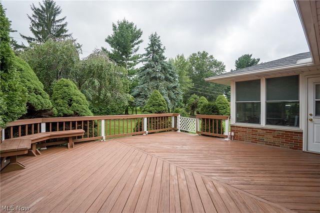 320 Justo Lane, Seven Hills, OH 44131