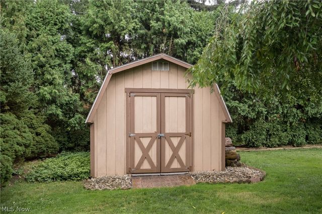320 Justo Lane, Seven Hills, OH 44131