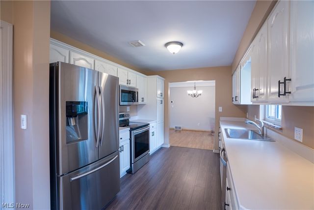 320 Justo Lane, Seven Hills, OH 44131