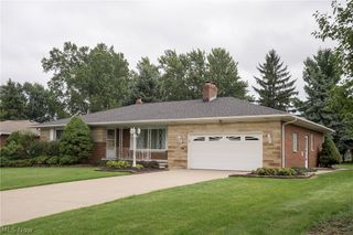 320 Justo Lane, Seven Hills, OH 44131