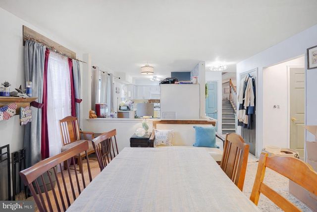 18 DRYDEN DR, Burlington, NJ 08016