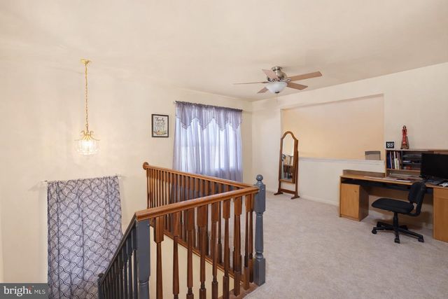 18 DRYDEN DR, Burlington, NJ 08016