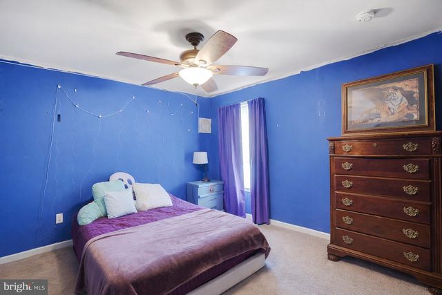 18 DRYDEN DR, Burlington, NJ 08016