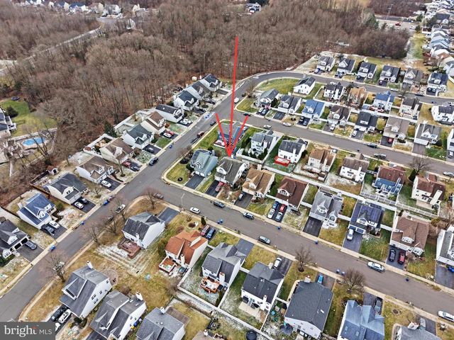 18 DRYDEN DR, Burlington, NJ 08016