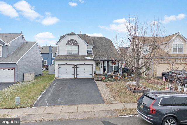 18 DRYDEN DR, Burlington, NJ 08016