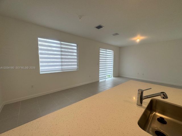 705 SE 13th St Circle 705, Homestead, FL 33034