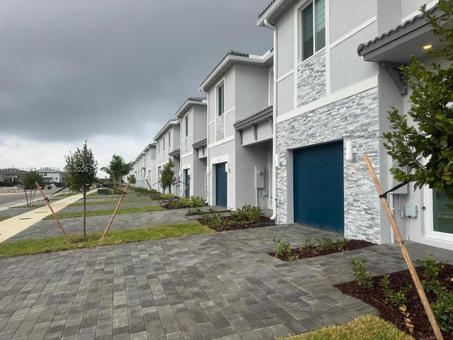 705 SE 13th St Circle 705, Homestead, FL 33034
