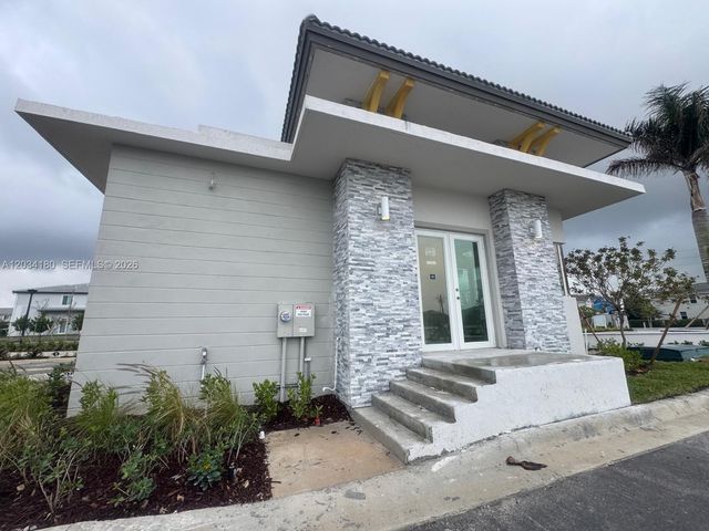 705 SE 13th St Circle 705, Homestead, FL 33034