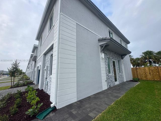 705 SE 13th St Circle 705, Homestead, FL 33034
