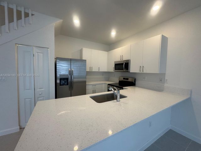 705 SE 13th St Circle 705, Homestead, FL 33034
