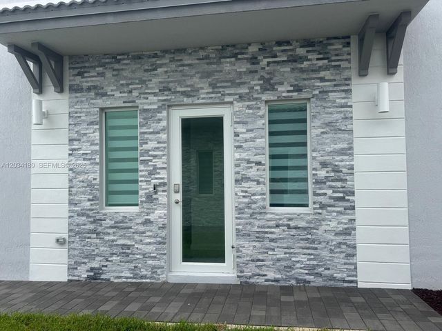 705 SE 13th St Circle 705, Homestead, FL 33034