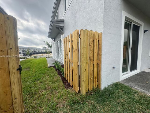 705 SE 13th St Circle 705, Homestead, FL 33034