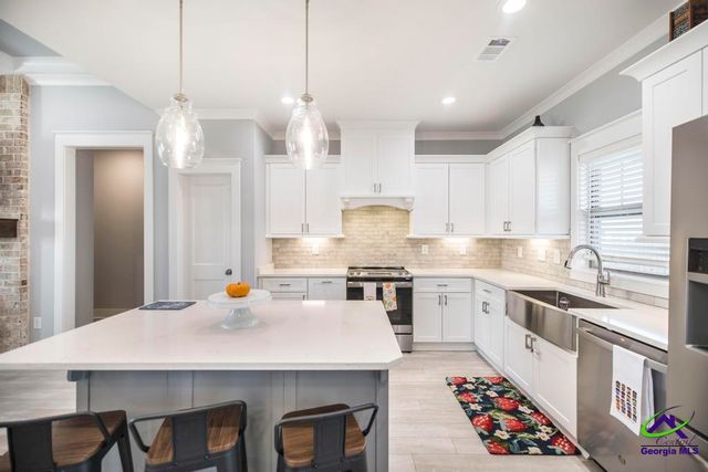 114 Woodwinds Court, Kathleen, GA 31047