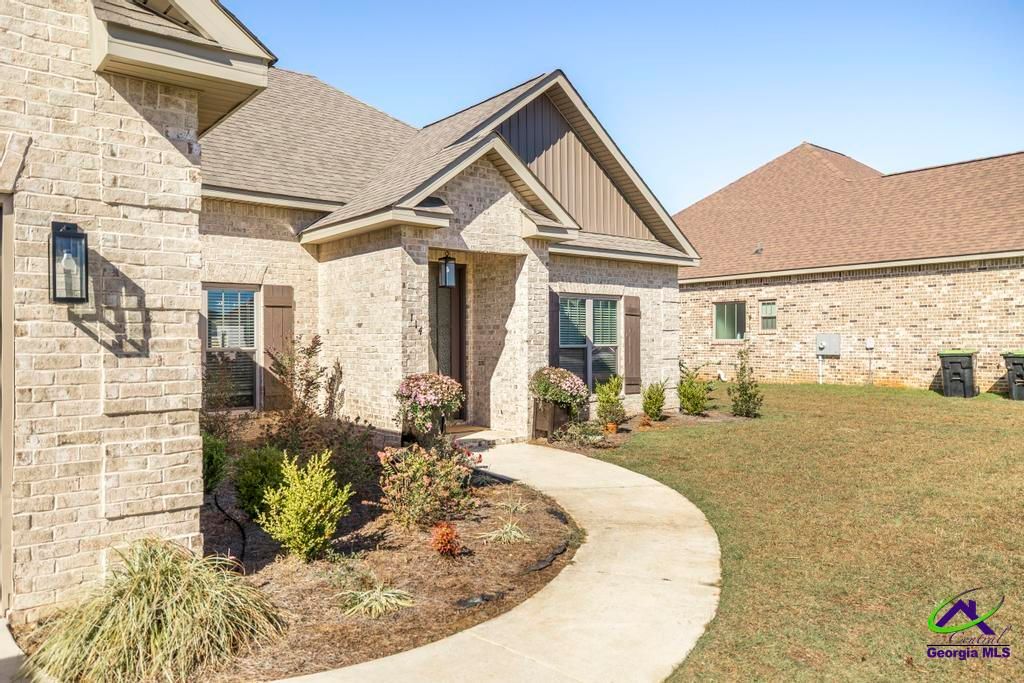 114 Woodwinds Court, Kathleen, GA 31047