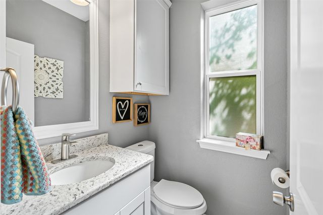 905 Poe Street, Azle, TX 76020