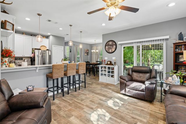 905 Poe Street, Azle, TX 76020