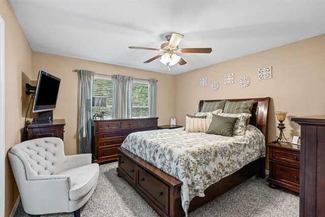 905 Poe Street, Azle, TX 76020