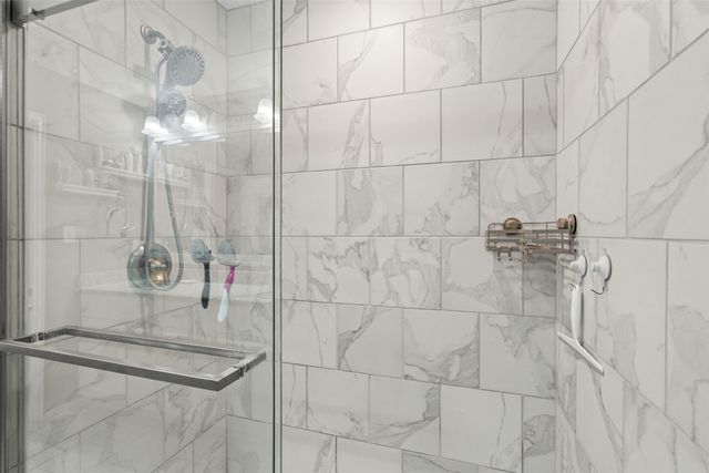 905 Poe Street, Azle, TX 76020