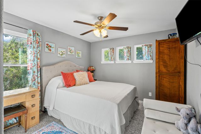 905 Poe Street, Azle, TX 76020