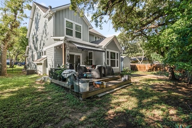 905 Poe Street, Azle, TX 76020