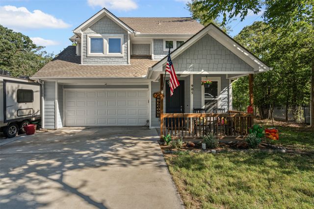 905 Poe Street, Azle, TX 76020