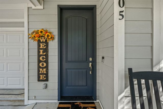 905 Poe Street, Azle, TX 76020