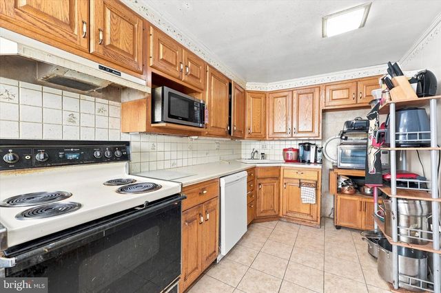 8512 MONROE ST, Upper Darby, PA 19082