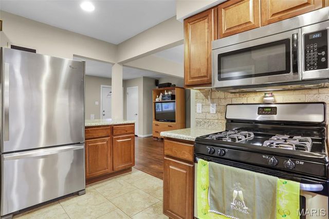 411 Lambeth Lane, St Louis, MO 63125