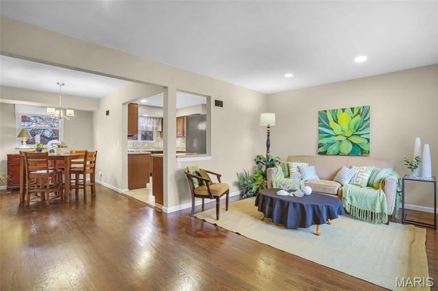 411 Lambeth Lane, St Louis, MO 63125