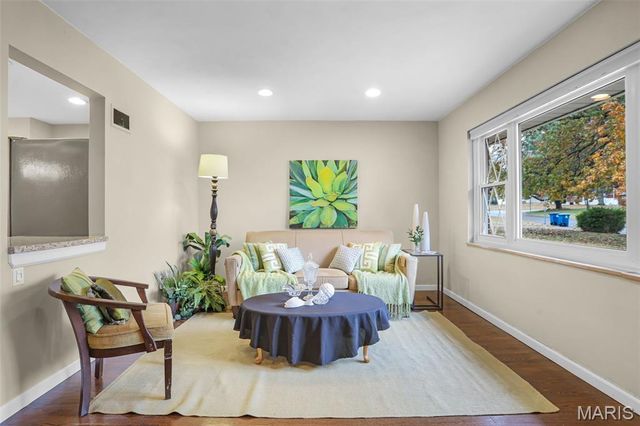 411 Lambeth Lane, St Louis, MO 63125