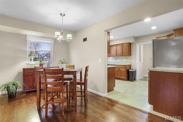 411 Lambeth Lane, St Louis, MO 63125